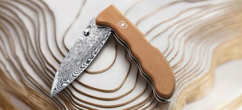 ​2026 原木焕新大马士革限量版瑞士军刀：历久弥新的艺术杰作